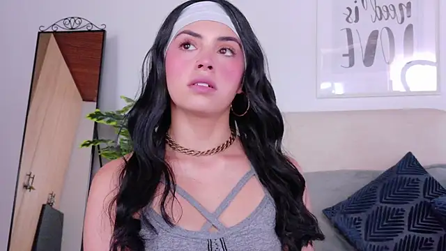 Snapshot of SaritaBratz chatting on 11/26/25, 08:10 SaritaBratz online show from 11/26/25, 08:10