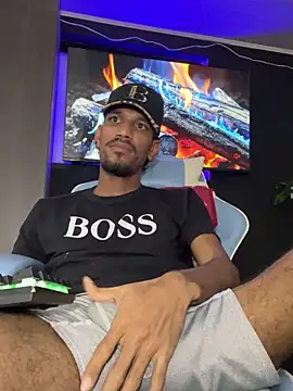 Snapshot of Miguel_bigcock chatting on 03/08/25, 07:53 Miguel bigcock online show from 03/08/25, 07:53