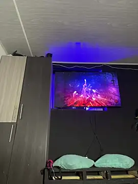 Snapshot of Miguel_bigcock chatting on 03/09/25, 03:54 Miguel bigcock online show from 03/09/25, 03:54