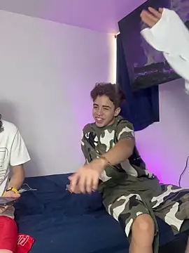 Snapshot of Miguel_bigcock chatting on 10/12/25, 08:19 Miguel bigcock online show from 10/12/25, 08:19