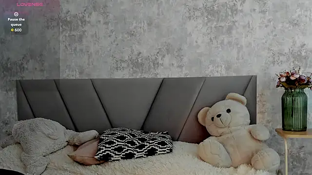 kitty Cathie online show from 04/11/26, 07:45