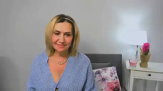 Snapshot of IsabellaSexyMilf chatting on 03/06/25, 07:10 IsabellaSexyMilf online show from 03/06/25, 07:10