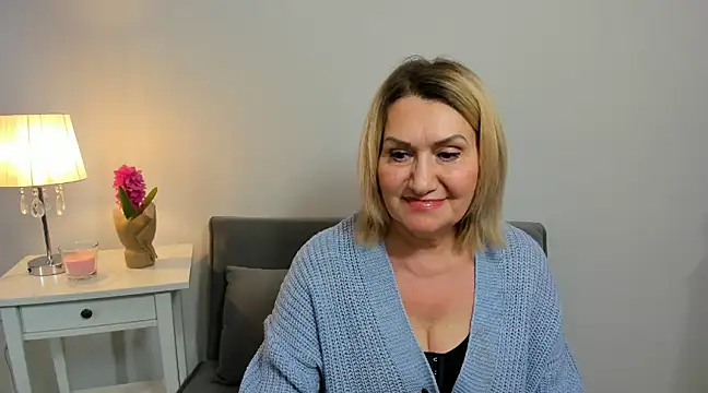 Snapshot of IsabellaSexyMilf chatting on 03/12/25, 04:24 IsabellaSexyMilf online show from 03/12/25, 04:24