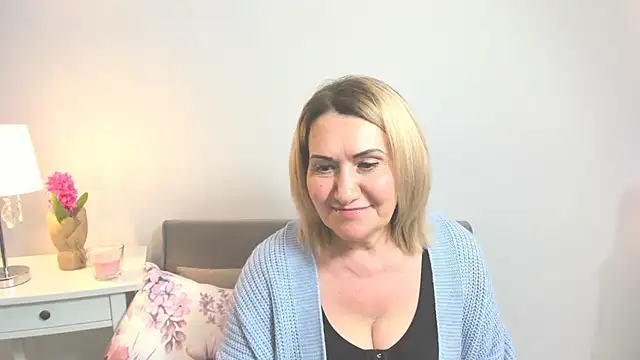 Snapshot of IsabellaSexyMilf chatting on 03/14/25, 05:24 IsabellaSexyMilf online show from 03/14/25, 05:24