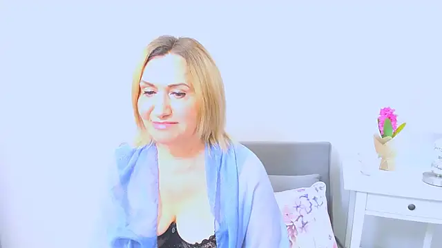 Snapshot of IsabellaSexyMilf chatting on 03/16/25, 10:22 IsabellaSexyMilf online show from 03/16/25, 10:22