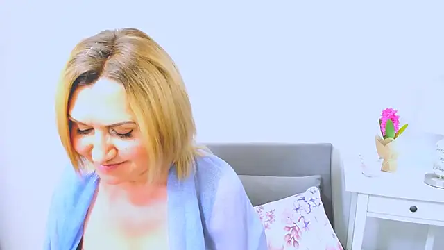 Snapshot of IsabellaSexyMilf chatting on 03/16/25, 01:27 IsabellaSexyMilf online show from 03/16/25, 01:27