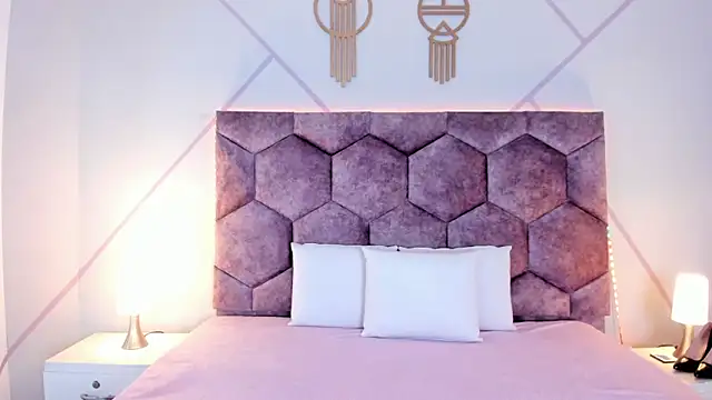 aurora collinss  online show from 11/23/25, 01:00