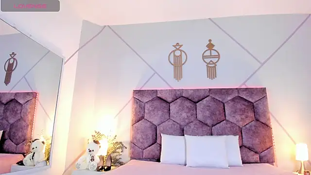 aurora collinss  online show from 02/14/26, 12:46