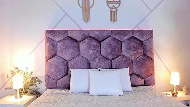 aurora collinss  online show from 02/17/26, 12:45