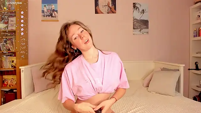 Snapshot of pusi_musi chatting on 12/22/25, 08:55 pusi musi online show from 12/22/25, 08:55