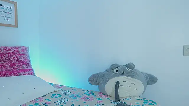 Snapshot of tommy_blue chatting on 10/21/25, 02:07 tommy blue online show from 10/21/25, 02:07