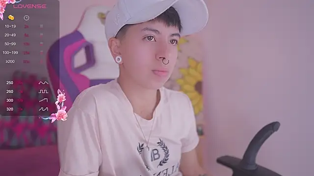 Snapshot of tommy_blue chatting on 11/05/25, 12:27 tommy blue online show from 11/05/25, 12:27