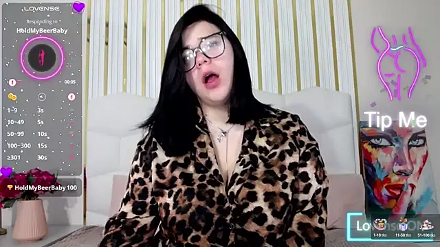 Snapshot of Eliss_Shyyo chatting on 10/19/25, 05:30 Eliss Shyyo online show from 10/19/25, 05:30