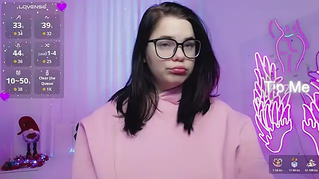 Snapshot of Eliss_Shyyo chatting on 12/17/25, 10:32 Eliss Shyyo online show from 12/17/25, 10:32