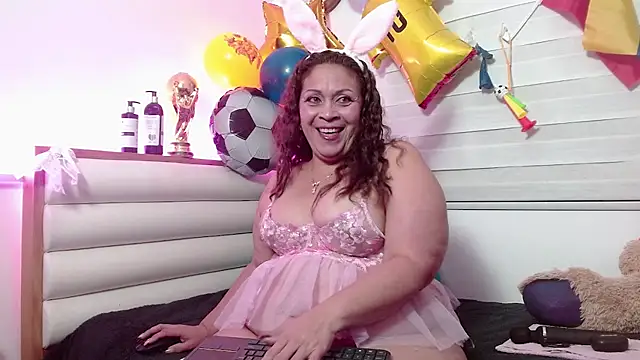 Snapshot of scarlettbooty chatting on 06/21/26, 11:02 scarlettbooty online show from 06/21/26, 11:02