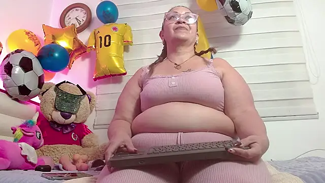 Snapshot of scarlettbooty chatting on 07/15/26, 01:38 scarlettbooty online show from 07/15/26, 01:38