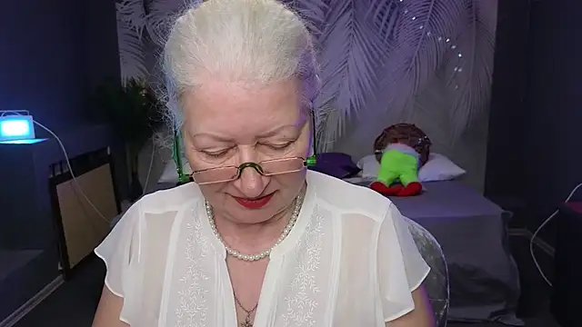 Maya Mayflower online show from 03/08/25, 03:24