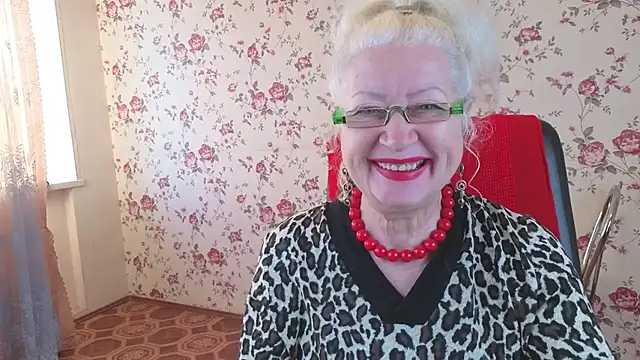 Maya Mayflower online show from 10/24/25, 04:42