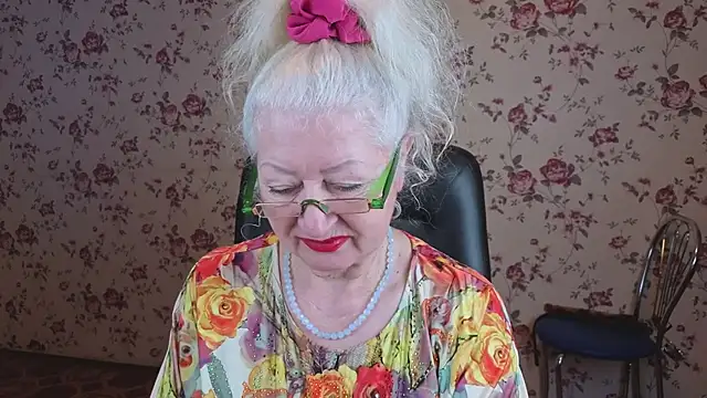 Maya Mayflower online show from 12/20/25, 04:52