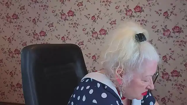 Maya Mayflower online show from 04/05/26, 03:04