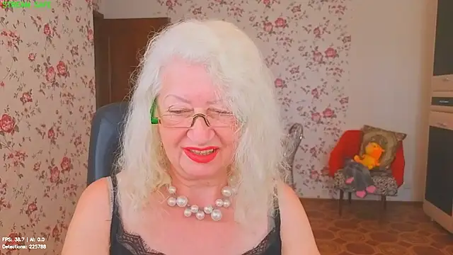 Snapshot of Maya_Mayflower chatting on 06/25/26, 05:12 Maya Mayflower online show from 06/25/26, 05:12
