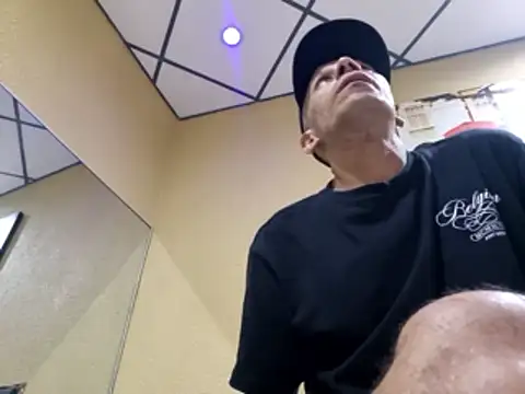 karlossan24 online show from 03/18/26, 06:49