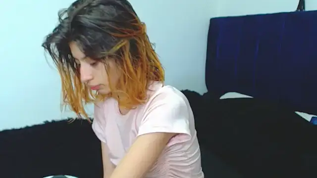 Snapshot of KratosAfroditacs chatting on 10/11/25, 06:50 KratosAfroditacs online show from 10/11/25, 06:50