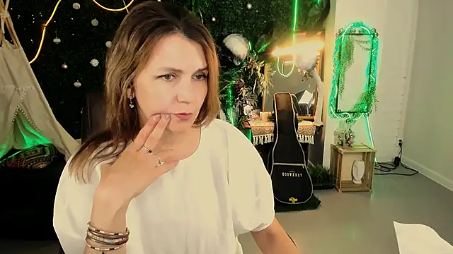 NicoleHitman online show from 05/06/26, 01:16