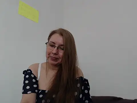 GiaLuvv11 online show from 04/21/26, 09:06