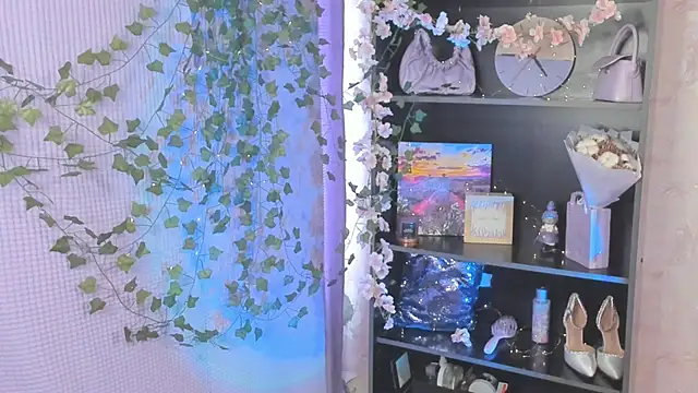 Snapshot of MelissaMillton chatting on 03/06/25, 05:03 MelissaMillton online show from 03/06/25, 05:03