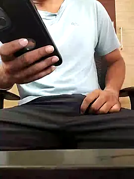 Snapshot of RightFielder chatting on 12/01/25, 04:28 RightFielder online show from 12/01/25, 04:28