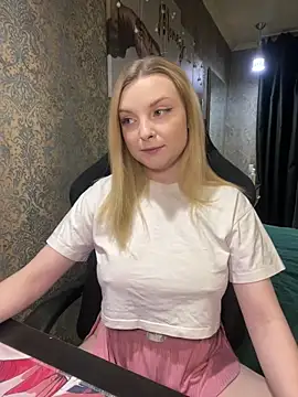 Snapshot of Lina_ly chatting on 03/07/25, 08:11 Lina ly online show from 03/07/25, 08:11