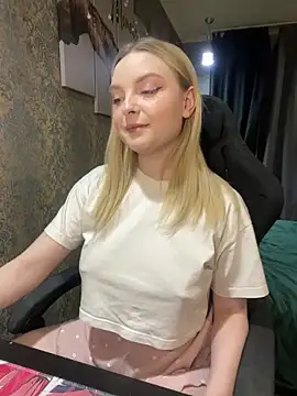 Snapshot of Lina_ly chatting on 03/16/25, 08:11 Lina ly online show from 03/16/25, 08:11