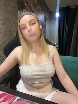 Snapshot of Lina_ly chatting on 03/18/25, 08:04 Lina ly online show from 03/18/25, 08:04