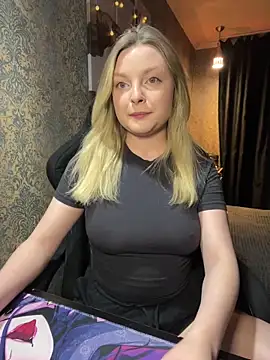 Snapshot of Lina_ly chatting on 11/13/25, 09:03 Lina ly online show from 11/13/25, 09:03