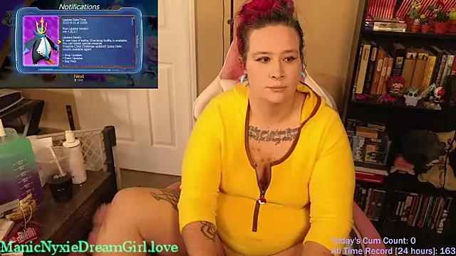 Snapshot of VioletNova chatting on 10/05/25, 09:24 VioletNova online show from 10/05/25, 09:24