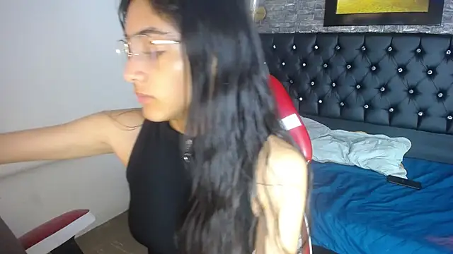 Snapshot of Valen_Person chatting on 03/07/25, 12:01 Valen Person online show from 03/07/25, 12:01