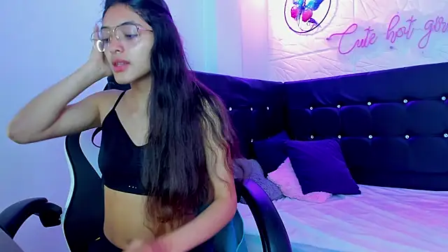 Snapshot of Valen_Person chatting on 03/17/25, 12:25 Valen Person online show from 03/17/25, 12:25