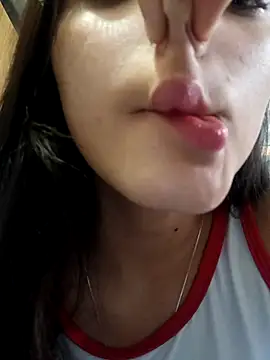 Snapshot of Valen_Person chatting on 11/04/25, 04:17 Valen Person online show from 11/04/25, 04:17