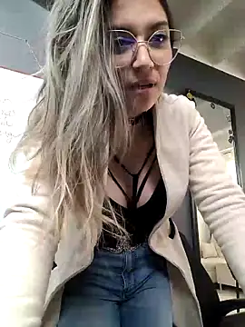 Isabella Varella online show from 03/21/25, 01:45