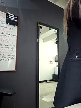 Isabella Varella online show from 09/09/25, 12:48