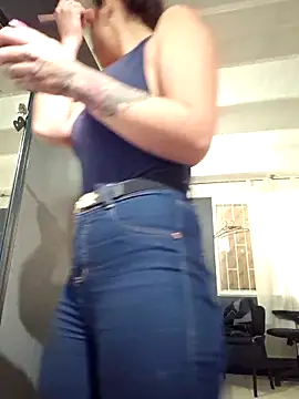 Isabella Varella online show from 09/11/25, 12:49