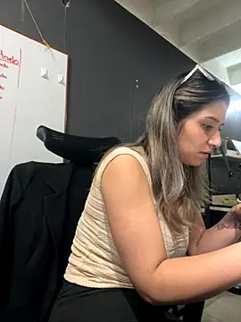 Isabella Varella online show from 11/13/25, 12:48