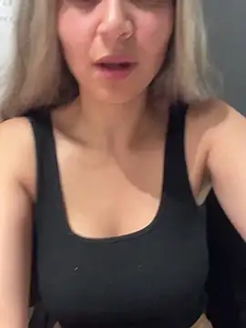 Isabella Varella online show from 12/17/25, 12:55