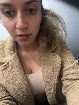 Isabella Varella online show from 02/16/26, 12:34