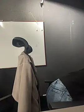 Isabella Varella online show from 02/18/26, 12:12