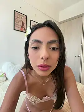 Snapshot of ZaraLuuv chatting on 06/09/26, 06:19 ZaraLuuv online show from 06/09/26, 06:19