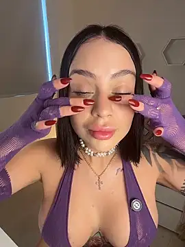 ValentinaMilann online show from 04/05/26, 07:22