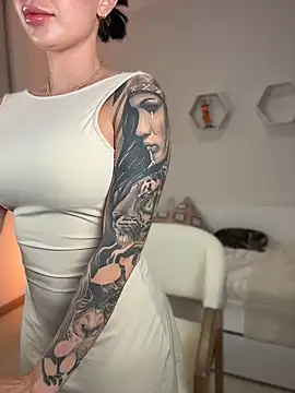 ValentinaMilann online show from 04/15/26, 12:06