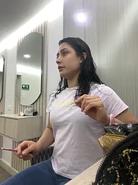 isabella winkler online show from 10/09/25, 11:52